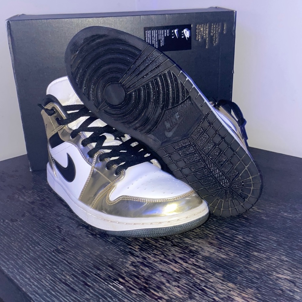 Nike Jordan 1 Metallic Gold